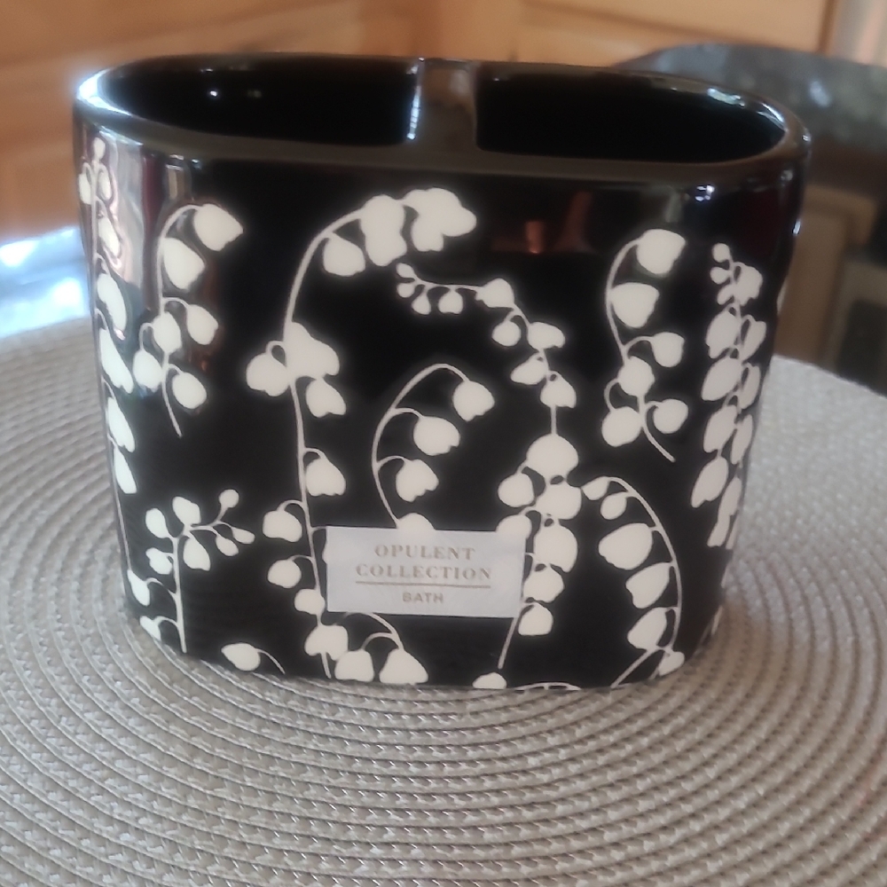 Opulent Collection Bell Flower Toothbrush Holder